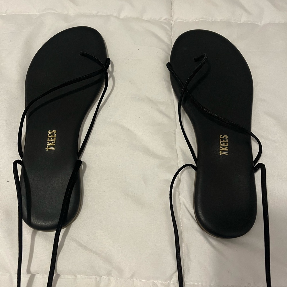 Tkees Roe lace up sandal in black